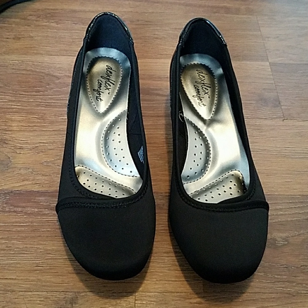 Black wedges